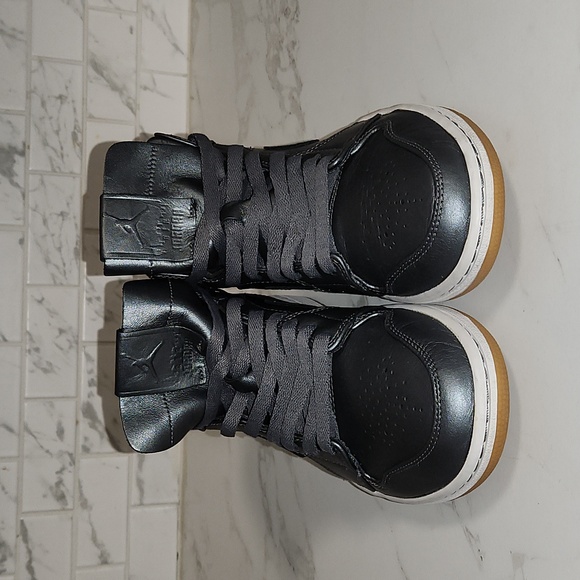 jordan 1's nouveau cool grey - Picture 3 of 8